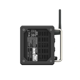 Микшерный пульт Behringer XR18