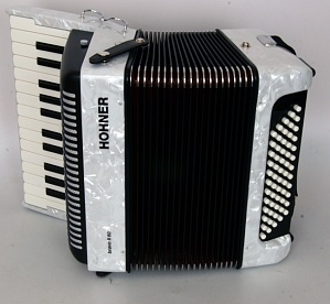 Аккордеон Hohner BRAVO II 60 A1695 белый