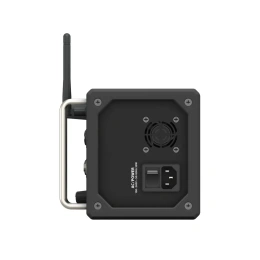 Микшерный пульт Behringer XR18