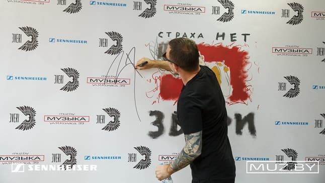 ФОТООТЧЕТ! В магазине "МУЗЫКА" прошла автограф-сессия группы "ЗВЕРИ"