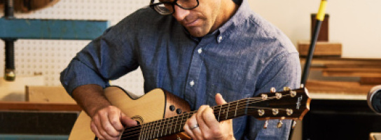 Рассуждаем о жизненных ценностях вместе с главным лютье бренда Taylor