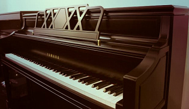 Изысканный стиль и утонченность в каждой детали: новое поступление акустических пианино Yamaha